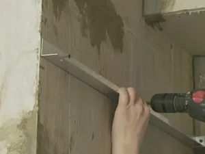Mezanin cu mâinile lor