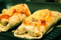 Burrito din tortilla și lipie cu rețetele pas cu pas fotografii