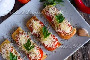 Sandwich-uri cu roșii și usturoi și brânză rețetă cu fotografie (foto) Sandwich-uri cu roșii și usturoi și brânză rețetă cu o fotografie