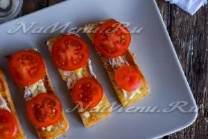 Sandwich-uri cu roșii și usturoi și brânză rețetă cu fotografie (maioneza) Sandwich-uri cu roșii și usturoi și brânză rețetă cu o fotografie