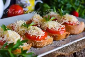Sandwich-uri cu roșii și usturoi și brânză rețetă cu fotografie (reteta) Sandwich-uri cu roșii și usturoi și brânză rețetă cu o fotografie