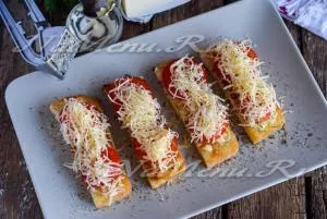 Sandwich-uri cu roșii și usturoi și brânză rețetă cu fotografie (brânză) Sandwich-uri cu roșii și usturoi și brânză rețetă cu o fotografie