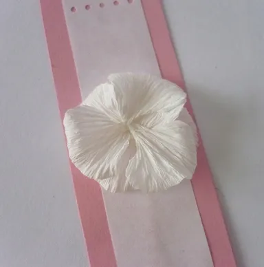 sac cadou de hârtie cu mâinile