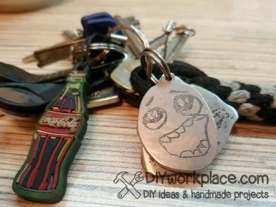 Keychains cu mâinile lor