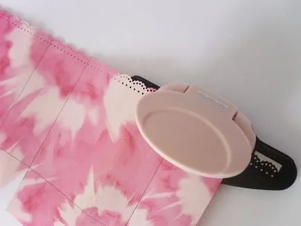 sac cadou de hârtie cu mâinile