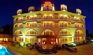 Ceea ce este diferit de hotel, de patru stele, hoteluri de cinci stele și trei stele