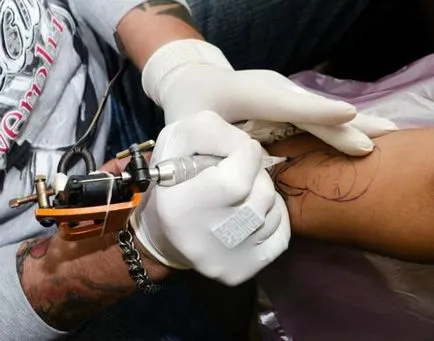 Cum să bată un tatuaj