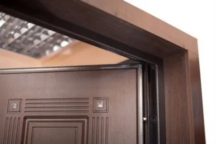 Efectuarea pantele la ușa din față a alegerea materialului și ordinea de instalare cu propriile mâini