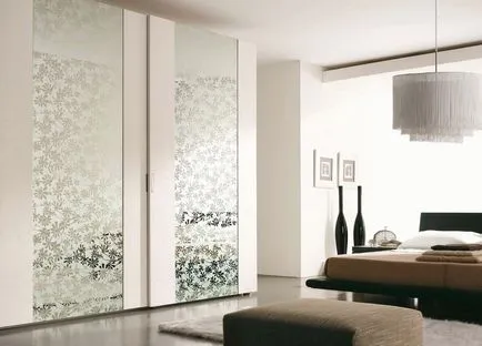 Decorul vechi ușile dulapului COUPE și un propriile mâini cu ajutorul tapet și panouri, idei de design
