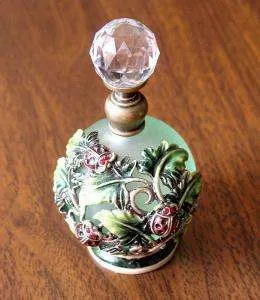 Parfum - cum să facă propriile mâini (rețete de parfum la domiciliu) (modul de a face un parfum cu mâinile) Parfum - cum să facă propriile mâini (rețete de parfum la domiciliu)