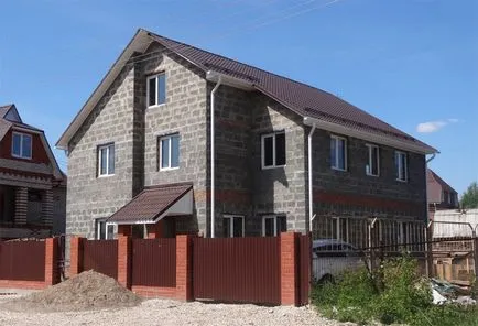 Casa arbolita construcție specială a pereților din zidărie