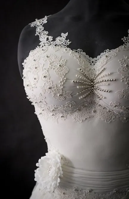 Aceasta rochie de mireasa eleganta nu a vrut să pună nici o mireasa ... vezi de ce smilepub (uzura) Aceasta rochie de mireasa eleganta nu a vrut să pună nici o mireasa ... vezi de ce smilepub