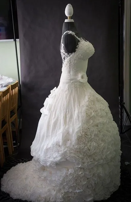 Aceasta rochie de mireasa eleganta nu a vrut să pună nici o mireasa ... vezi de ce smilepub (uzura) Aceasta rochie de mireasa eleganta nu a vrut să pună nici o mireasa ... vezi de ce smilepub