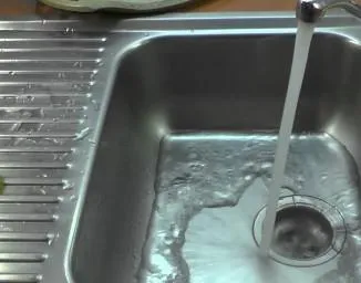 Decât mirosul de la chiuveta