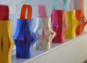 Lanternă de hârtie cu propriile mâini