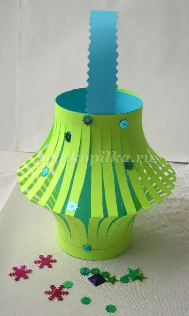 Lanternă de hârtie