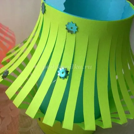 Lanternă de hârtie