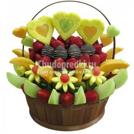 buchet fructat, cu mâinile lor