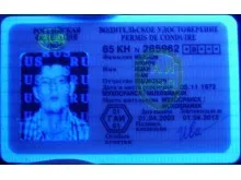Cât de repede se facă distincția reală din permisul de conducere fals lui