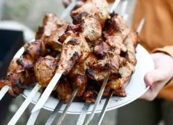 Ce parte din carnea de porc este cel mai bun pentru frigărui (shish kebab) Ce parte din carnea de porc este cel mai bun pentru gratar