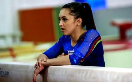 csapatának Larisa Iordache