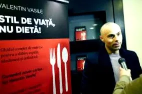 elindította