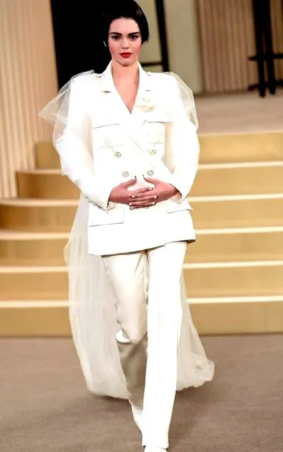 menyasszonya lagerfeld