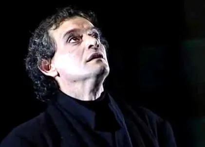 színész