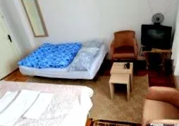 vélemények