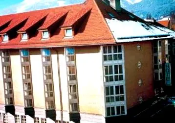 готелі