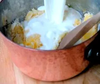 како