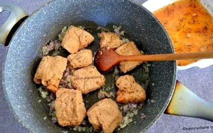 соусом цибулевим