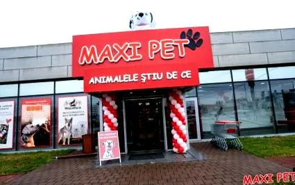 megnyitotta első