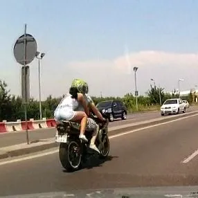 motorkerékpáron motorkerékpáron