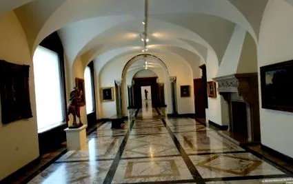 відкривається