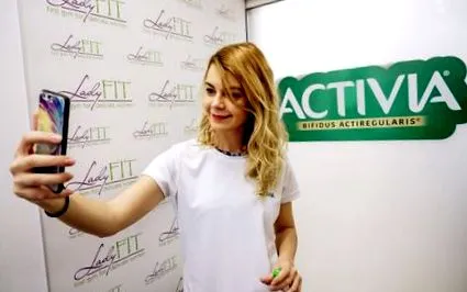како