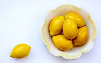 körmök