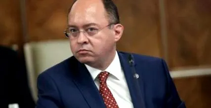 еден млад