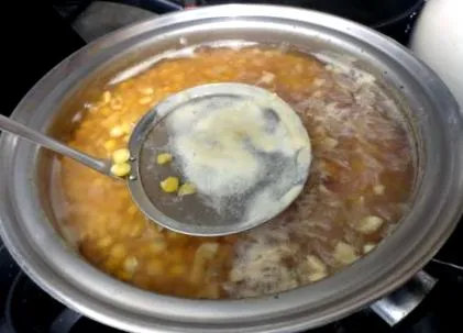 különösen