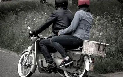 motorkerékpárokra könnyű