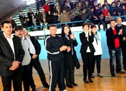 події