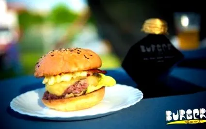Burger Bukarest napozó