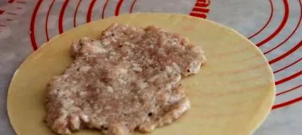 összes