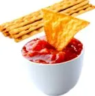 може