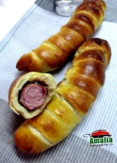 kolbász tésztában