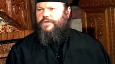 között iker
