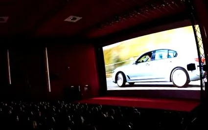 autóra szükség majd filmgyártóig