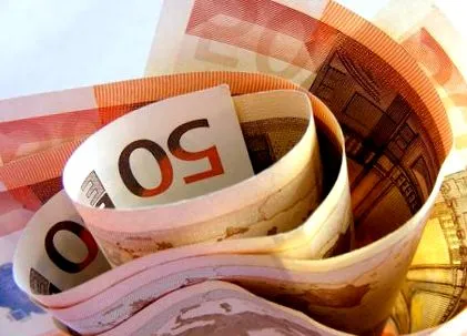 відновлює відновлює