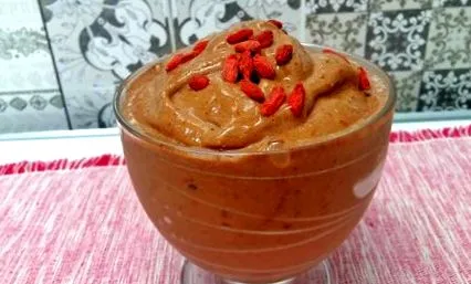 gyümölcs goji bogyókkal