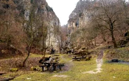 kövei